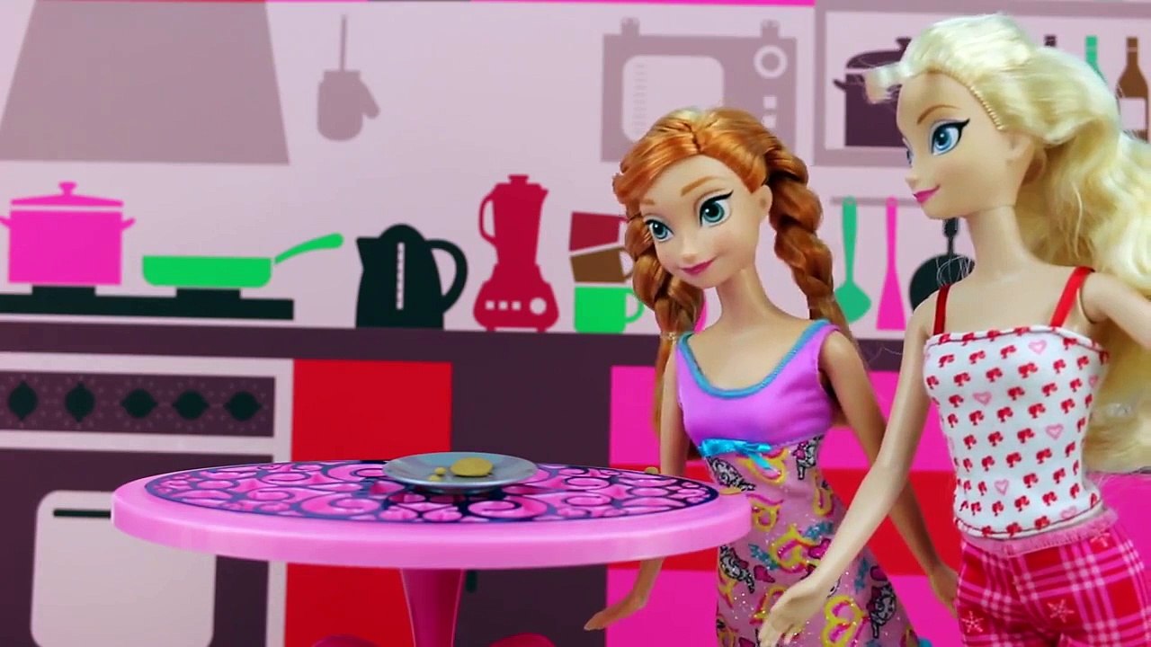 Annas Fire Powers Save Disney Princesses after Elsa gets Frozen Fever. DisneyToysFan