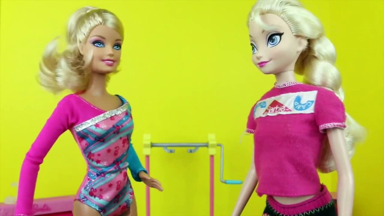 Play Barbie, Elsa and Draculaura: Fashion Challenge, a game of Barbie