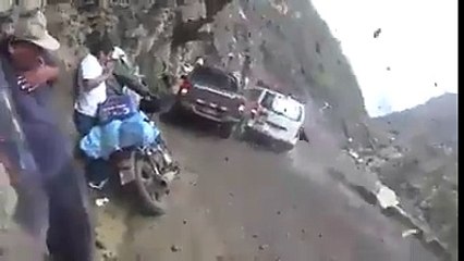 گلگت سکردو سڑک پر ایسا بھی ہوتا ہے، دیکھ کر یقین نہیں آتا