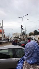 قبل قليل في اريانة : شاب يحاول الانتحار شنقا