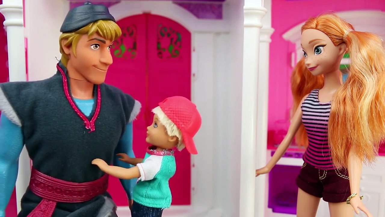Anna & Kristoff have a Baby with Chicken Pox to Babysit. DisneyToysFan
