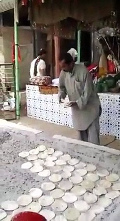 Ye kia kar re hai