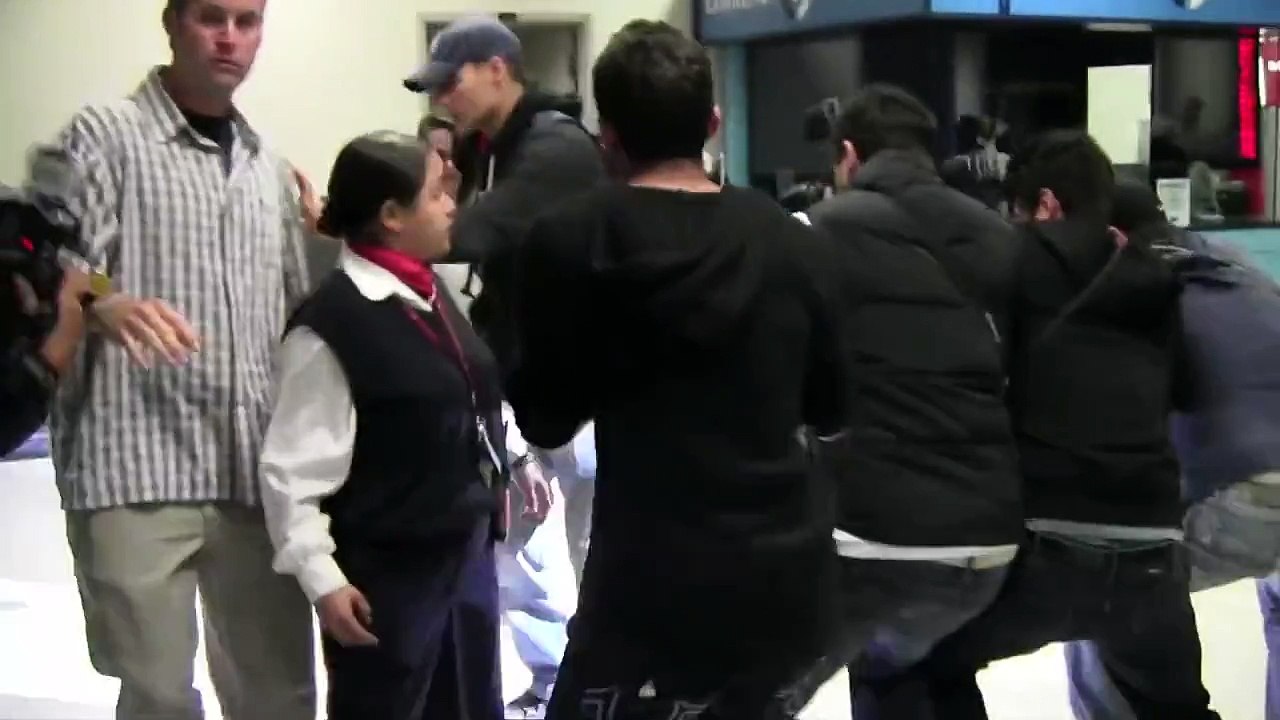 Kristen Stewart Causes Chaos At LAX