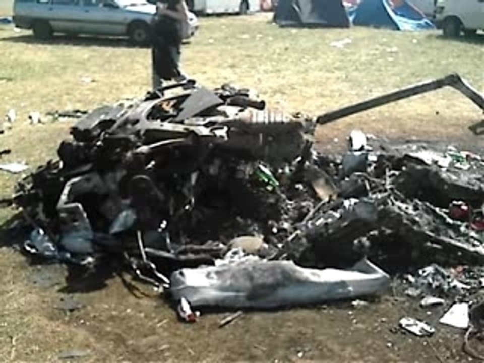 Teknival  toul voiture brulée