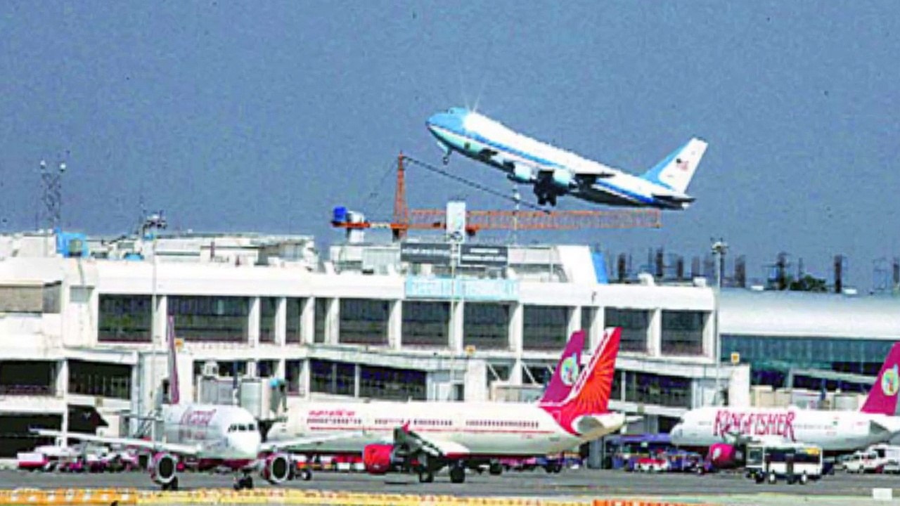 Abram & Suhana spotted at mumbai Airpot