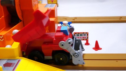 【アンパンマン】回転バケット工事現場ではたらくジャムおじさん【トミカ】