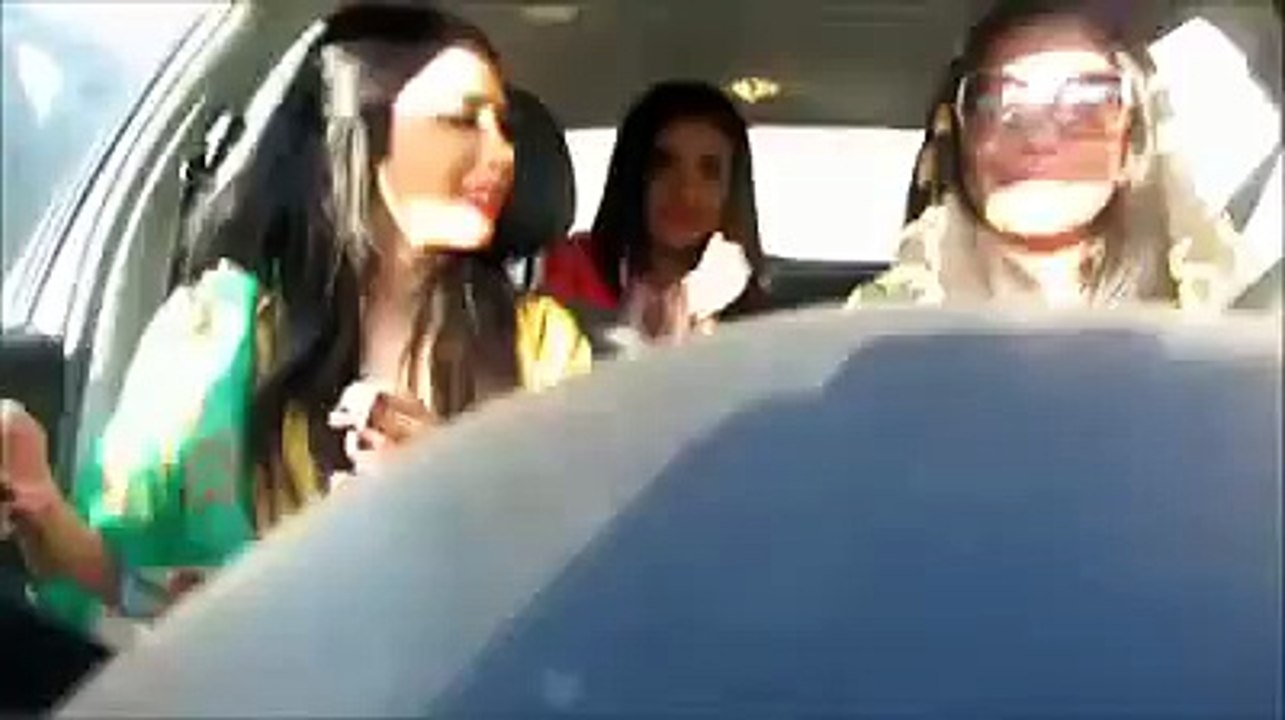 ‫رقص سه تا دختر تو جاده شمال‬