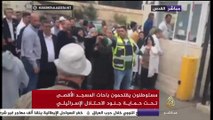 مستوطنون يقتحمون باحات المسجذ الأقصى تحت حماية جنود الاحتلال