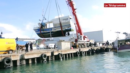 Plouhinec (29). Carénage pendant les grandes marées