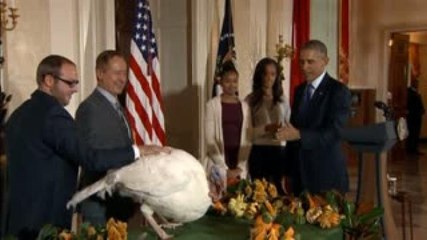 Inmigrantes han enriquecido cena de Acción de Gracias: Obama