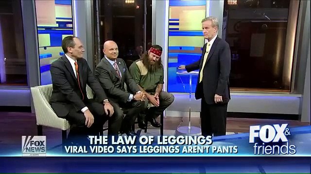 Des pères jugent un défilé de jeunes filles en leggings sur Fow News