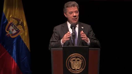 Santos se apoya en poder del periodismo colombiano para promover la paz -