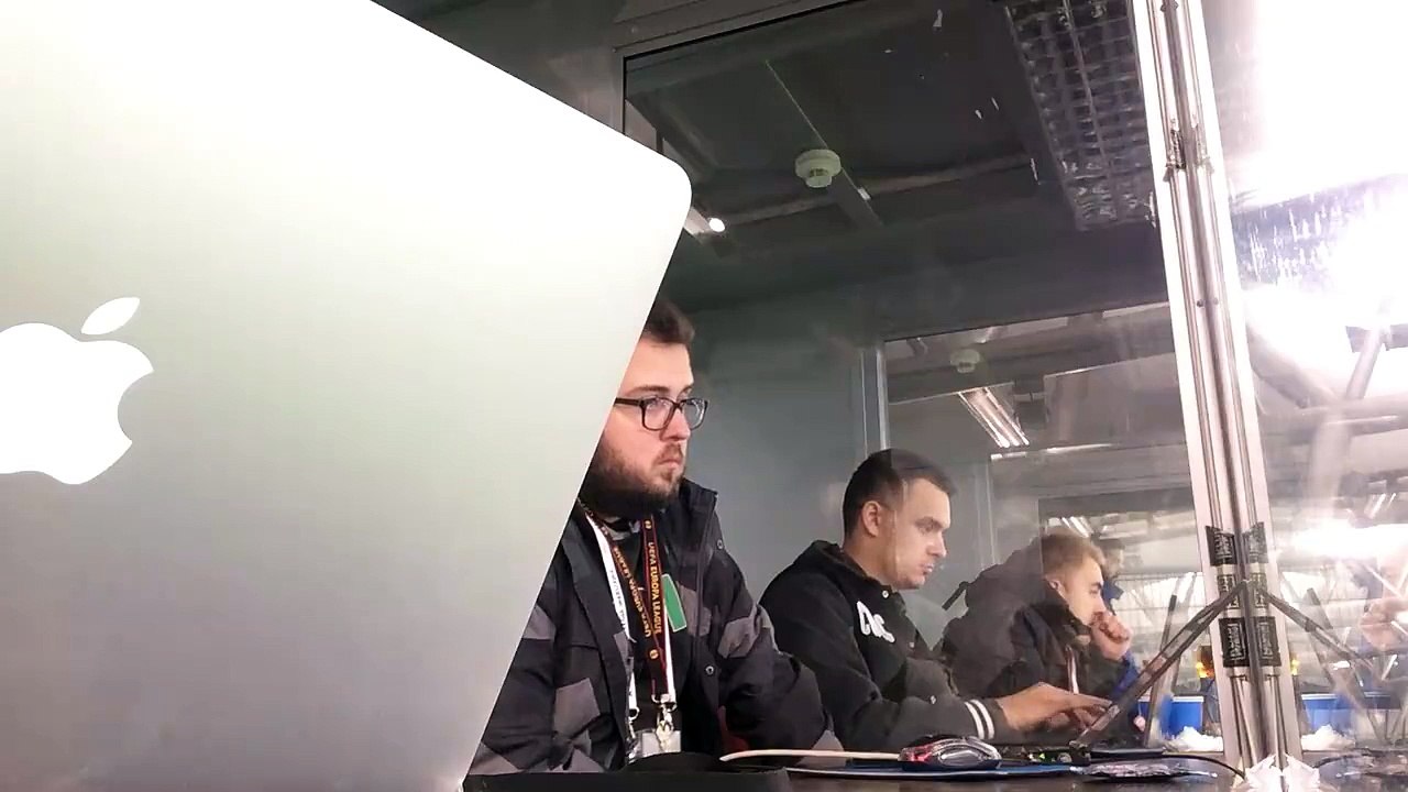 Un rédacteur web éclate sa souris pendant un match de foot