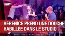 Bérénice prend une douche habillée dans le studio - C'Cauet sur NRJ