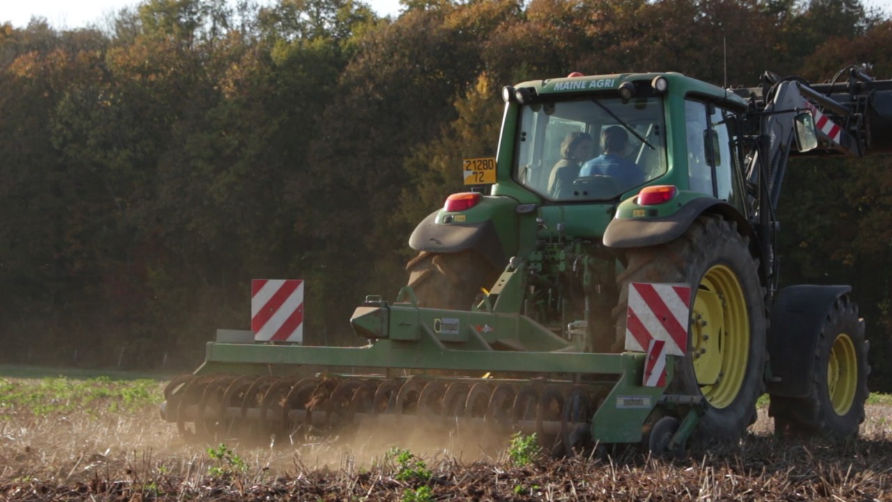 Déchaumeur à disques et autoguidage