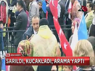 Ahmet Davutoğlu'nun Diyarbakır mitinginde Sarı yağmurluklu kadın paniği