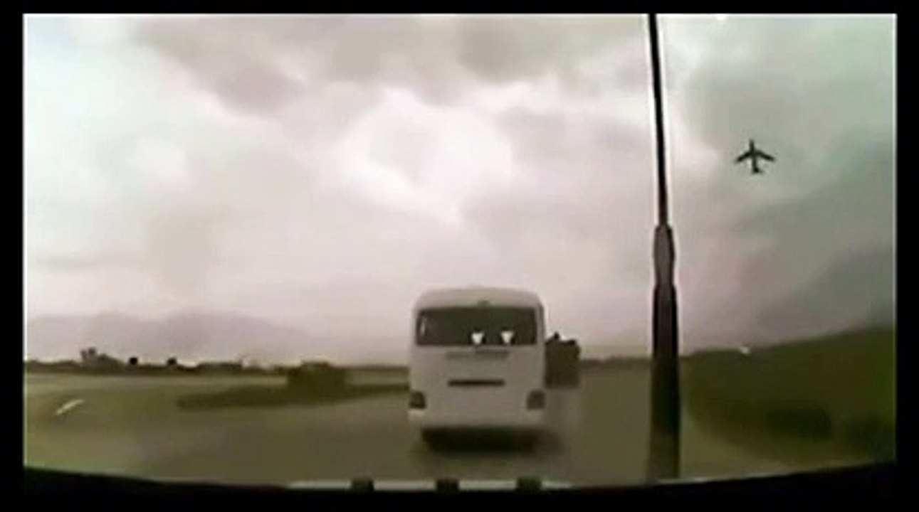 UNBELIVABLE Footage of a Plane Crash