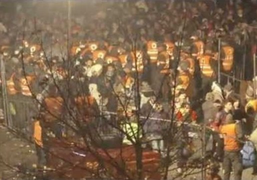 Thousands of Refugees Held Up on Austrian-Slovenian Border as Temperatures Drop