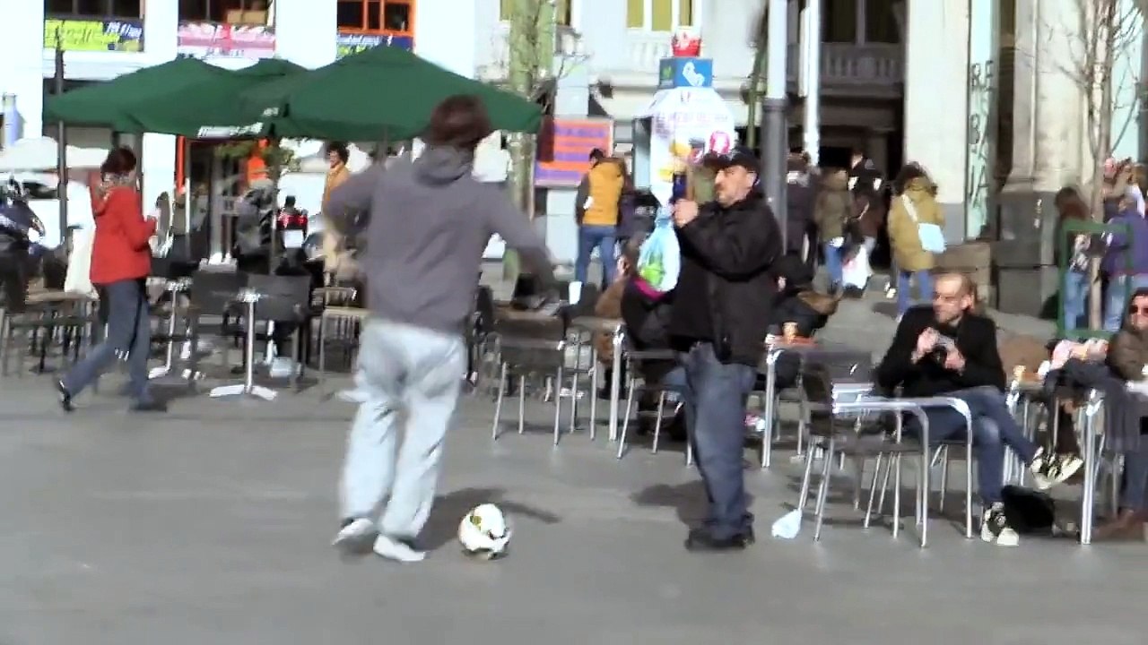 Cristiano Ronaldo surprises a kid on a Madrid's street 2015 //HD//