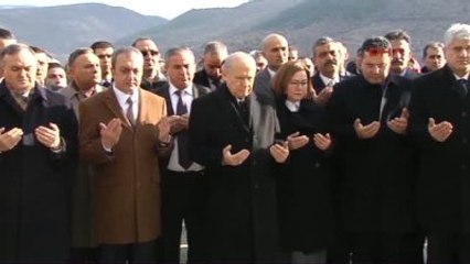 Bahçeli'den Kamp Öncesi Ülkücü Şehitler Anıtı'na Ziyaret