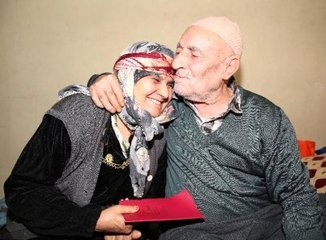 Şanlıurfa'da Yaşlı Çift Dünyaevine Girdi