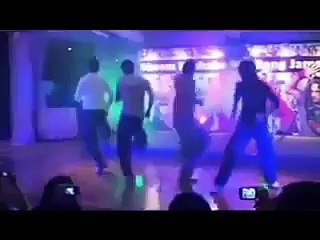 Zalzalay Kyun Aatay Hain by Maulana Tariq Jameel