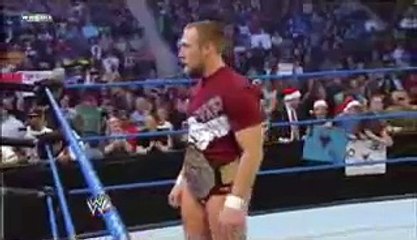 Daniel Bryan deixando Mark Henry no vácuo