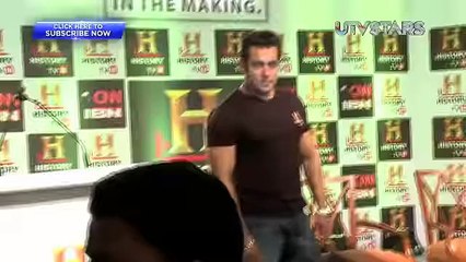 Zarine Khan working out, Salman Khan helps!!!