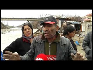 Komuniteti rom apel Qeverisë: Na jepni ca tokë të ndërtojmë barakat larg lumit- Ora News