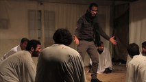 ناشطون سوريون يقدمون عرضا مسرحيا بحلب