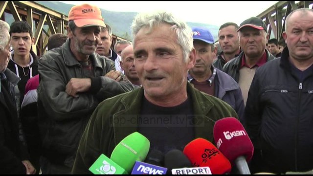 Shkumbini shemb dy ura, të izoluar 6 mijë banorë - Top Channel Albania - News - Lajme