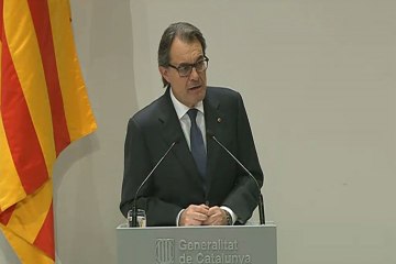 Mas da un "paso al lado" y propone a Carles Puigdemont