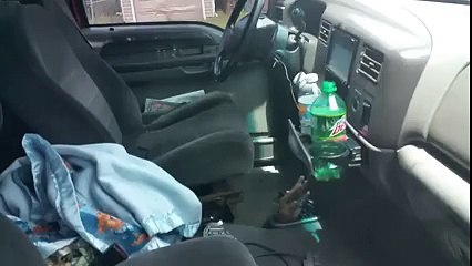 Arabanın Anahtarını Kontakta Unutunca.. Yok Böyle Bir Şey