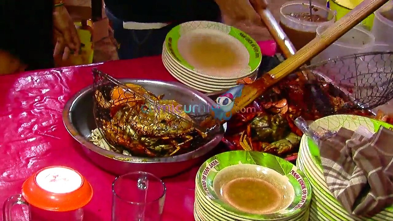 11:03 Jualan Baju, Billy Lanjutkan Usaha Olga - Intens 31 Desember 2015 Jualan Baju, Billy Lanjutkan Usaha Olga - Intens 31 Desember 2015 menurut Cumicumi Indigo 15 kunjungan 02:06 Refleksi Hidup Mulan Jameela (Part 2) - Cumicam 08 Januari 2016 Refleksi