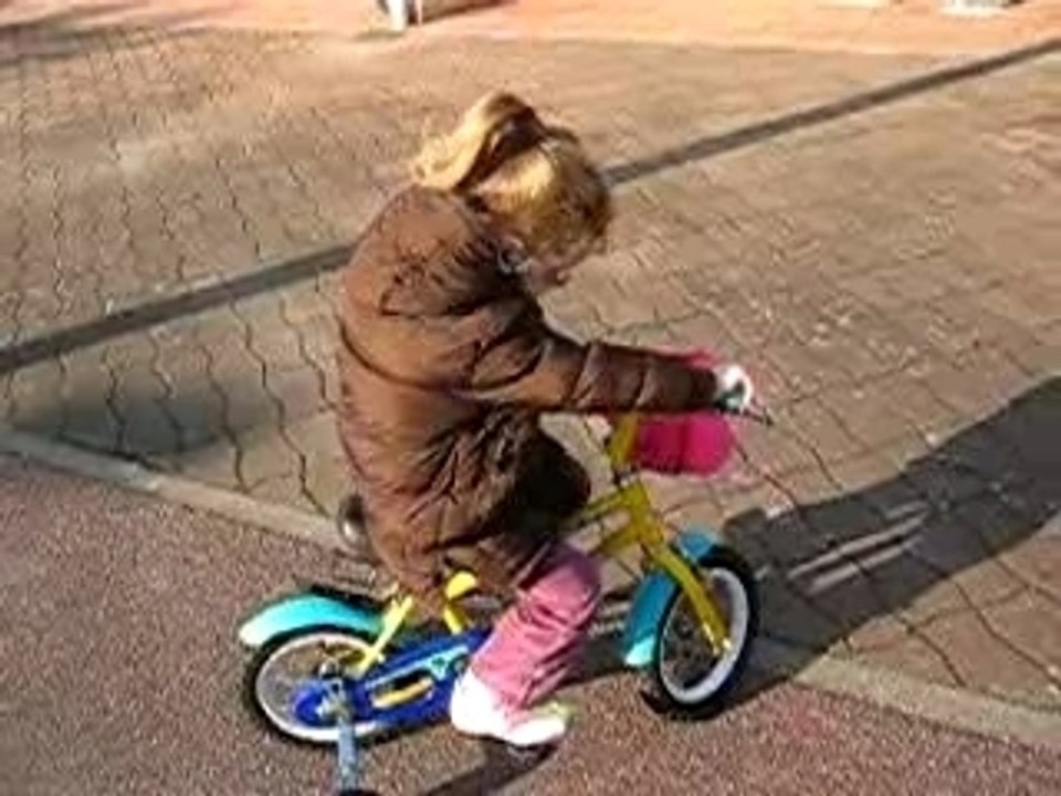 lena débute le vélo
