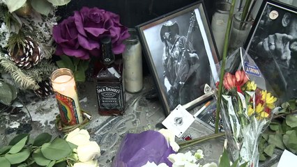 Fans pay tribute to Motorhead frontman in Los Angeles