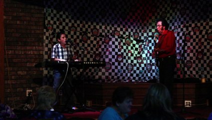 Rockin' Raffi Arto sings 'I Got Stung' Elvis Week 2015