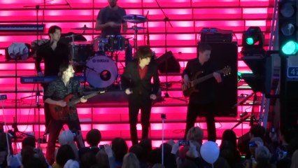 «Take On Me» А.Бон (Москва, ТРК «Vegas», 26.12.2015) (Marina White)