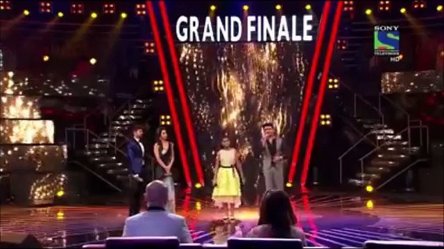 Tu heer meri- kis kis ko pyar karu video song live by kapil sharma