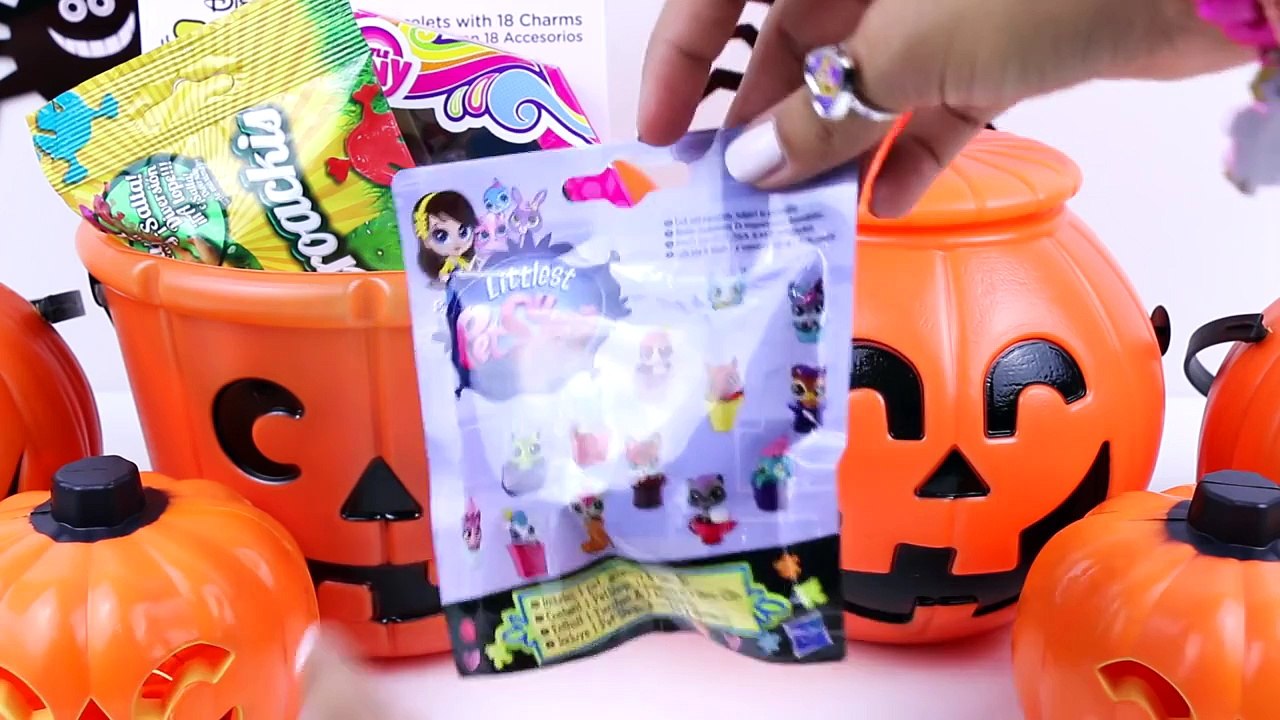 Halloween toys hunting pumpkins Frozen surprise egg Peppa Pig My little pony Tsum Tsum