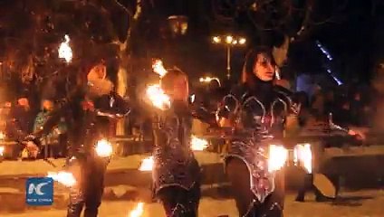 Dazzling fire show marks Orthodox Christmas in central Russia 2016