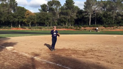Manon Marie- Third base - Catch from IF and tag - Dec 15