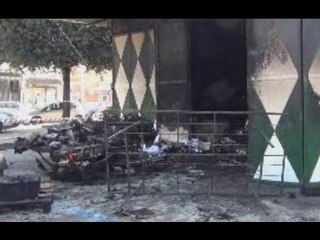 Aversa (CE) - In fiamme bancarella del mercatino natalizio (08.12.15)