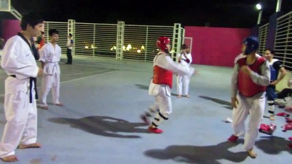 CLB Taekwondo ĐH Thăng Long thứ 7 9-1-2016 MVI 7778