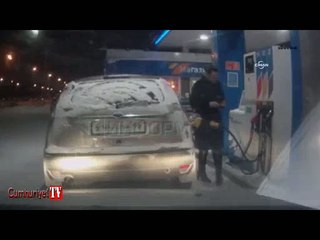 Benzini çakmakla kontrol etmek istedi