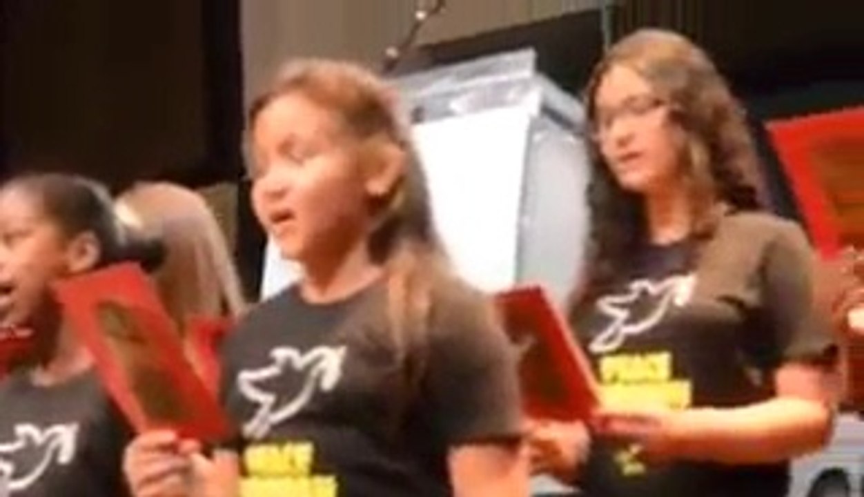 Peshawar Attack-American Children Student Reciting "Lab Pay Ati Hay Dua Bun Kay Tman meri" on Army Public School Peshawar Victims