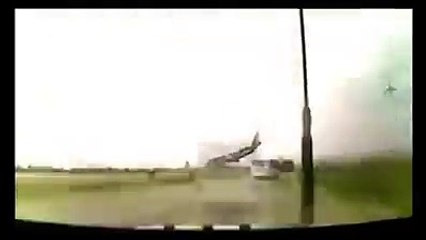 UNBELIVABLE footage of a plane crash