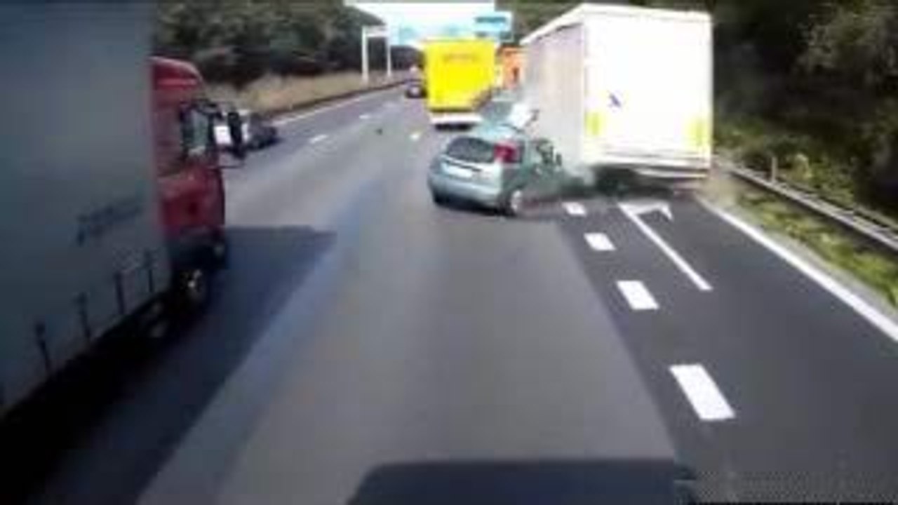 Car Ka Dangerous Accident With Truck - Must Watch-Top Funny Videos-Top Prank Videos-Top Vines Videos-Viral Video-Funny Fails