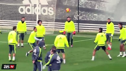 El gol sin ángulo de James Rodríguez con la derecha en el entrenamiento