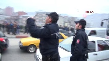 Zonguldak'ta Düzcespor'lu Futbolcuları Taşıyan Otobüse Taşlı Saldırı